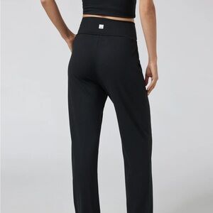 NWT: Vuori Luxe at Ease Straight Pant - M - black